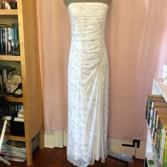 Women's Dress - Picture 1 of 8